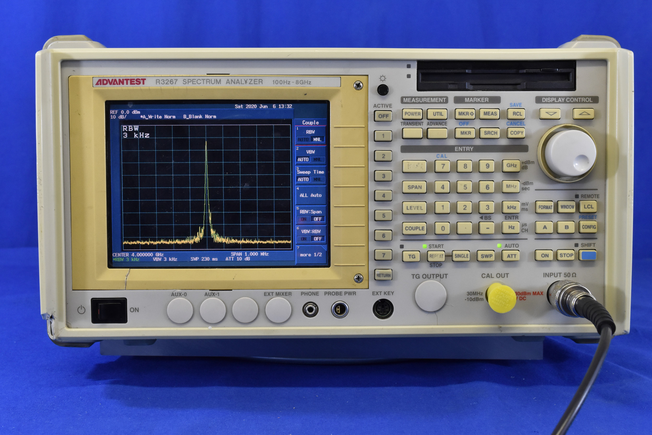 Advantest R3267 Spectrum Analyzer, 100Hz to 8 GHz